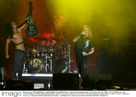 Rocklahoma Musikfestival in Oklahoma May 29, 2016 - Pryor, Oklahoma, U.S - Guitarist BRENT WOODS and Sebastian Bach perform during Rocklahoma at the Catch The Fever Festival Grounds May 29, 2016 in Pryor, Oklahoma. Pryor U.S. - ZUMAp116