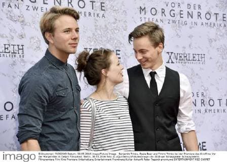 Benjamin Trinks, Paula Beer und Timmi Trinks bei der Premiere des Kinofilms Vor der Morgenröte im Delphi Filmpalast. Berlin, 30.05.2016 Foto:xJ.xQuinternx xFuturexImage