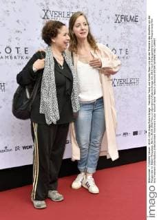 Franziska Traub und Amelie Plaas-Link bei der Premiere des Kinofilms Vor der Morgenröte im Delphi Filmpalast. Berlin, 30.05.2016 Foto:xJ.xQuinternx xFuturexImage