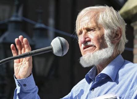 Rupert Neudeck ist tot (Foto vom 28.08.2015 bei einer interreligioese Wallfahrt in Kevelaer am Niederrhein). Der Gruender der Hilfsorganisation Gruenhelme starb im Alter von 77 Jahren, wie die ebenfalls von Neudeck gegruendete Organisation Cap Anamur am Dienstag (31.05.2016) in Koeln mitteilte. (Siehe epd-Bericht vom 31.05.2016) Rupert Neudeck gestorben Copyright: epd-bild FriedrichxStark EDITORIAL USE ONLY