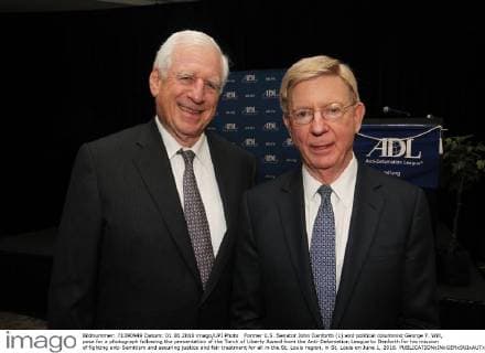Former U.S. Senator John Danforth (L) and political columinist George F. Will, pose for a photograph following the presentation of the Torch of Liberty Award from the Anti-Defamation League to Danforth for his mission of fighting anti-Semitism and securing justice and fair treatment for all in the St. Louis region, in St. Louis on June 1, 2016.  SLP2016060102 BILLxGREENBLATT