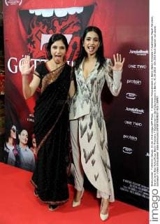 7 Göttinnen Filmpremiere in Berlin Berlin Premiere 7 Goettinnen Pegah Ferydoni, Sarah Jane Dias Ankunft zur Berlin Premiere 7 Goettinnen in der Kulturbrauerei in Berlin, 01.06.2016