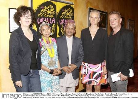 Maria Köpf, Urmila Chaudhary, Man Bahadur Chhetri, Susan Gluth und Reno Koppe bei der Premiere des Dokumentarfilms Urmila - für die Freiheit Urmila: My Memory Is My Power im Abaton Kino. Hamburg, 01.06.2016 Foto:xgbrcix xFuturexImage