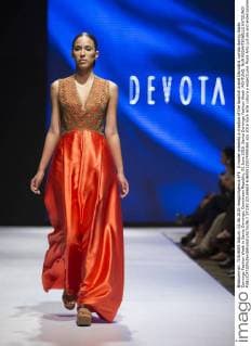A model presents a creation of the Spanish brand Devota & Lomba during Santo Domingo Fashion Week in Santo Domingo, Dominican Republic, 02 June 2016. Santo Domingo Fashion Week !ACHTUNG: NUR REDAKTIONELLE NUTZUNG!  STO30 20160603-636005329274995365