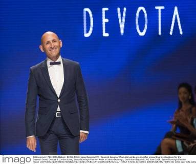 Spanish designer Modesto Lomba greets after presenting his creations for the Spanish brand Devota & Lomba during Santo Domingo Fashion Week in Santo Domingo, Dominican Republic, 02 June 2016. Santo Domingo Fashion Week !ACHTUNG: NUR REDAKTIONELLE NUTZUNG!  STO30 20160603-636005329295275365