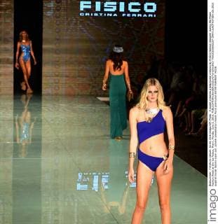 A model presents a beachwear creation by FISICO fashion designer during the Miami Fashion Week at the Ice Palace, Miami, Florida, June 2, 2016.  MIA20160602107 GARYxIxROTHSTEIN