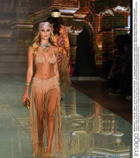 A model presents a beachwear creation by FISICO fashion designer during the Miami Fashion Week at the Ice Palace, Miami, Florida, June 2, 2016.  MIA20160602126 GARYxIxROTHSTEIN