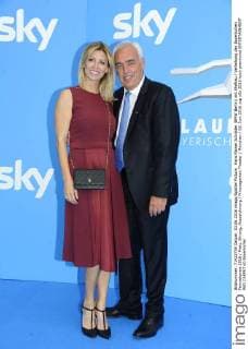 Hans Rainer Schröder (BMW Berlin) mit Ehefrau Verleihung des Bayerischen Fernsehpreis 2016 Preis, Ehrung, Auszeichnung Prinzregenten Theater München 03. Juni 2016
