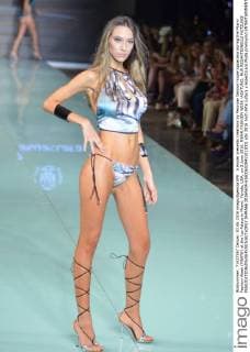 A model presents creations by Peruvian fashion house Aguaclara during the Miami Fashion Week (MIAFW) at the Ice Palace in Miami, Florida, USA, on 3 June 2016. MIAMI FASHION WEEK !ACHTUNG: NUR REDAKTIONELLE NUTZUNG!  SHMA66 20160604-636006028411013001
