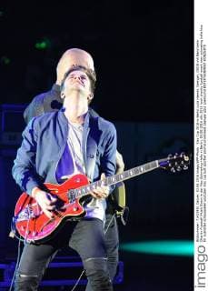 Kiss Cup 2016 in Berlin Luca Haenni, Saenger, DSDS mit Band beim Charity-Fussball-Musik Event in der Max-Schmeling-Halle in Berlin, 03.06.2016