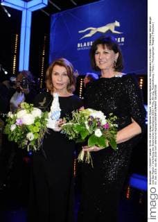 Verleihung Bayerischer Fernsehpreis in München - Preisträger Senta Berger und Ilse Aigner Verleihung des Bayerischen Fernsehpreis 2016 Preis, Ehrung, Auszeichnung Party Prinzregenten Theater München 03. Juni 2016