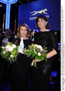 Verleihung Bayerischer Fernsehpreis in München - Party Senta Berger und Ilse Aigner Verleihung des Bayerischen Fernsehpreis 2016 Preis, Ehrung, Auszeichnung Party Prinzregenten Theater München 03. Juni 2016