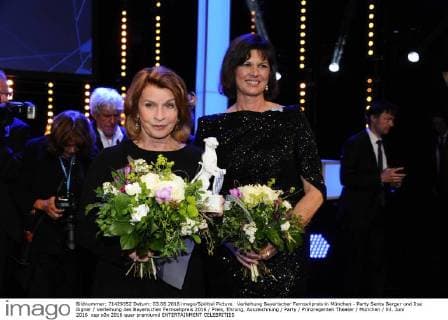 Verleihung Bayerischer Fernsehpreis in München - Party Senta Berger und Ilse Aigner Verleihung des Bayerischen Fernsehpreis 2016 Preis, Ehrung, Auszeichnung Party Prinzregenten Theater München 03. Juni 2016