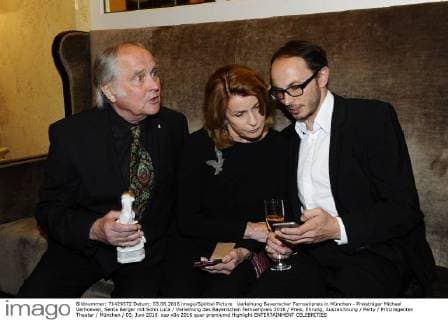 Verleihung Bayerischer Fernsehpreis in München - Preisträger Michael Verhoeven, Senta Berger mit Sohn Luca Verleihung des Bayerischen Fernsehpreis 2016 Preis, Ehrung, Auszeichnung Party Prinzregenten Theater München 03. Juni 2016