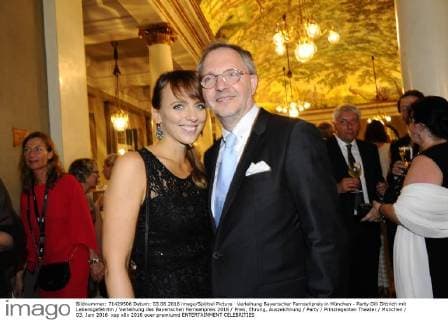 Verleihung Bayerischer Fernsehpreis in München - Party Olli Dittrich mit Lebensgefährtin Verleihung des Bayerischen Fernsehpreis 2016 Preis, Ehrung, Auszeichnung Party Prinzregenten Theater München 03. Juni 2016