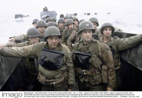 Jan. 1, 2011 - Captain John Miller (TOM HANKS, right), Sergeant Horvath (TOM SIZEMORE) and their men are part of the Allied invasion force approaching the Normandy coast on D-Day in DreamWorks Pictures™ and Paramount Pictures™ World War II action drama SAVING PRIVATE RYAN...K11093LL.SUPPLIED BY - ZUMAg49_