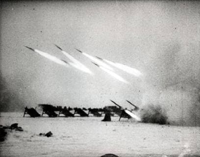 IMAGO History, Zweiter Weltkrieg: 1939 - 1945 Jan. 1, 2011 - WORLD WAR II THE STALINGRAD BATTLE.MASSED RUSSIAN ROCKETS FIRING.NOVEMBER 1942. - ZUMAg49_