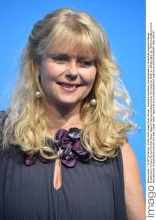 Roswitha Schreiner (Schauspielerin), Einzelbild,angeschnittenes Einzelmotiv,Portraet,Portrait,Porträt. Roter Teppich,Red Carpet,Bayerischer Fernsehpreis 2016 am 03.06.2016.
