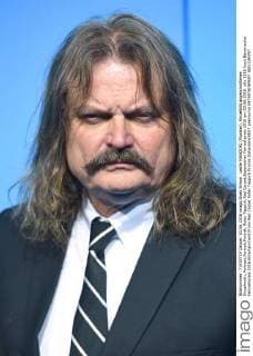Leslie MANDOKI (Musiker), Einzelbild,angeschnittenes Einzelmotiv,Portraet,Portrait,Porträt. Roter Teppich,Red Carpet,Bayerischer Fernsehpreis 2016 am 03.06.2016.