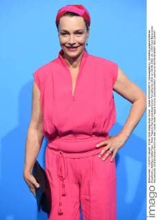 Aglaia SZYSZKOWITZ (Schauspielerin), Einzelbild,angeschnittenes Einzelmotiv,Halbfigur,halbe Figur. Roter Teppich,Red Carpet,Bayerischer Fernsehpreis 2016 am 03.06.2016.