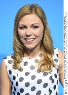 Anna Ewelina (Schauspielerin), Einzelbild,angeschnittenes Einzelmotiv,Halbfigur,halbe Figur. Roter Teppich,Red Carpet,Bayerischer Fernsehpreis 2016 am 03.06.2016.