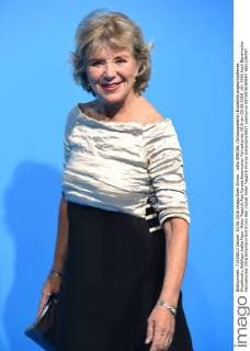 Jutta SPEIDEL (Schauspielerin) Einzelbild,angeschnittenes Einzelmotiv,Halbfigur,halbe Figur. Roter Teppich,Red Carpet,Bayerischer Fernsehpreis 2016 am 03.06.2016.