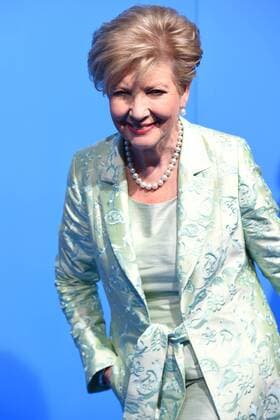 Carolin REIBER (Moderatorin), Einzelbild,angeschnittenes Einzelmotiv,Halbfigur,halbe Figur. Roter Teppich,Red Carpet,Bayerischer Fernsehpreis 2016 am 03.06.2016.