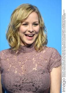 Jasmin Schwiers (Schauspielerin), Einzelbild,angeschnittenes Einzelmotiv,Portraet,Portrait,Porträt. Roter Teppich,Red Carpet,Bayerischer Fernsehpreis 2016 am 03.06.2016.