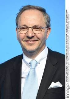 Olli DITTRICH (Schauspieler,Komiker,Musiker) ,Einzelbild,angeschnittenes Einzelmotiv,Halbfigur,halbe Figur, Roter Teppich,Red Carpet,Bayerischer Fernsehpreis 2016 am 03.06.2016.
