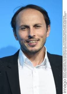 Luca VERHOEVEN (Schauspieler) ,Einzelbild,angeschnittenes Einzelmotiv,Halbfigur,halbe Figur, Roter Teppich,Red Carpet,Bayerischer Fernsehpreis 2016 am 03.06.2016.