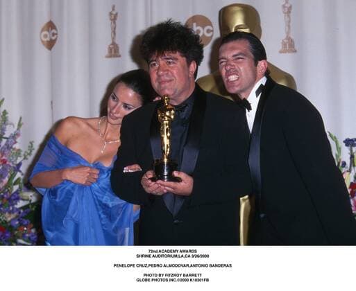 Jan. 1, 2011 - 72nd ACADEMY AWARDS.SHRINE AUDITORIUM,LA,CA 3 26 2000..PENELOPE CRUZ,PEDRO ALMODOVAR,ANTONIO BANDERAS.. FITZROY BARRETT. 2000 K18301FB - ZUMAg49_