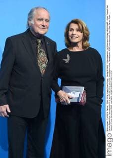 Senta BERGER (Schauspielerin) mit Ehemann Michael VERHOEVEN. Roter Teppich,Red Carpet,Bayerischer Fernsehpreis 2016 am 03.06.2016.