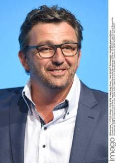 Hans Sigl (AUT,Schauspieler), Einzelbild,angeschnittenes Einzelmotiv,Portraet,Portrait,Porträt.Roter Teppich,Red Carpet,Bayerischer Fernsehpreis 2016 am 03.06.2016.