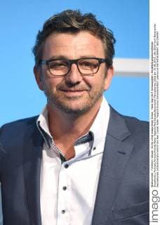 Hans Sigl (AUT,Schauspieler), Einzelbild,angeschnittenes Einzelmotiv,Portraet,Portrait,Porträt.Roter Teppich,Red Carpet,Bayerischer Fernsehpreis 2016 am 03.06.2016.