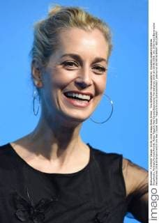 Tina BORDIHN (Schauspielerin), Einzelbild,angeschnittenes Einzelmotiv,Portraet,Portrait,Porträt. Roter Teppich,Red Carpet,Bayerischer Fernsehpreis 2016 am 03.06.2016.