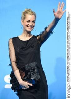 Tina BORDIHN (Schauspielerin), Einzelbild,angeschnittenes Einzelmotiv,Halbfigur,halbe Figur. Roter Teppich,Red Carpet,Bayerischer Fernsehpreis 2016 am 03.06.2016.