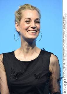 Tina BORDIHN (Schauspielerin), Einzelbild,angeschnittenes Einzelmotiv,Portraet,Portrait,Porträt. Roter Teppich,Red Carpet,Bayerischer Fernsehpreis 2016 am 03.06.2016.