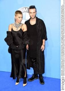 Alina Süggeler und Andreas Andi Weizel (Frida Gold) bei der Verleihung des 28. Bayerischen Fernsehpreises 2016 im im Prinzregententheater. München, 03.06.2016 Foto:xFredericx xFuturexImage