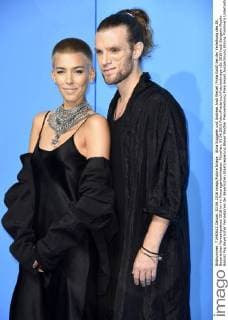 Alina Süggeler und Andreas Andi Weizel (Frida Gold) bei der Verleihung des 28. Bayerischen Fernsehpreises 2016 im im Prinzregententheater. München, 03.06.2016 Foto:xFredericx xFuturexImage