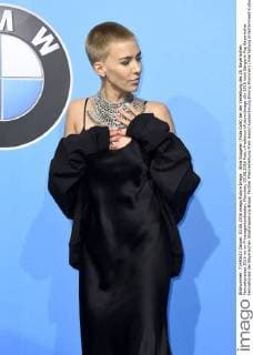 Alina Süggeler (Frida Gold) bei der Verleihung des 28. Bayerischen Fernsehpreises 2016 im im Prinzregententheater. München, 03.06.2016 Foto:xFredericx xFuturexImage