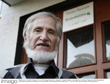 Rupert Neudeck, ein deutscher Journalist, Mitgruender der Organisation Cap Anamur Deutsche Not-Aerzte und Vorsitzender des Friedenskorps Gruenhelme e. V.