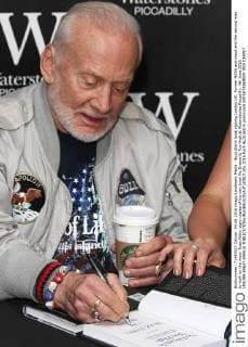 Buzz Aldrin book signing London.UK. Former NASA astronaut and the second man to walk on the moon Buzz Aldrin signs copies of his new book No Dream Is Too High at Waterstones Piccadilly. 4th June 2016. LMK394-60637-040616 