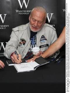 Buzz Aldrin book signing London.UK. Former NASA astronaut and the second man to walk on the moon Buzz Aldrin signs copies of his new book No Dream Is Too High at Waterstones Piccadilly. 4th June 2016. LMK394-60637-040616 