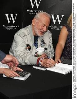 Buzz Aldrin book signing London.UK. Former NASA astronaut and the second man to walk on the moon Buzz Aldrin signs copies of his new book No Dream Is Too High at Waterstones Piccadilly. 4th June 2016. LMK394-60637-040616 