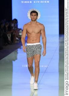 A model walks the runway during the Ana Maria Guiulfo Yirko Sivirich fashion show during day three of Miami Fashion Week in the Ice Palace on 04 June 2016 in Miami, Florida, US. Miami Fashion Week !ACHTUNG: NUR REDAKTIONELLE NUTZUNG!  MIA01 20160605-636006879703865092
