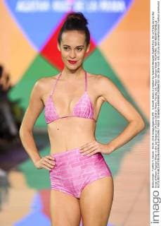 A model wears a creation by Spanish designer Agatha Ruiz De La Prada during day three of Miami Fashion Week in the Ice Palace on 04 June 2016 in Miami, Florida, US. Miami Fashion Week !ACHTUNG: NUR REDAKTIONELLE NUTZUNG!  MIA01 20160605-636006911892868782