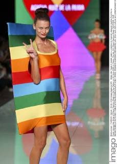Bilder des Tages A model wears a creation by Spanish designer Agatha Ruiz De La Prada during day three of Miami Fashion Week in the Ice Palace on 04 June 2016 in Miami, Florida, US. Miami Fashion Week !ACHTUNG: NUR REDAKTIONELLE NUTZUNG!  MIA01 20160605-636006913421668782