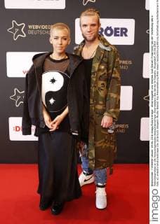 Alina Süggeler und Andreas Andi Weizel (Frida Gold) bei der Verleihung des 6. Webvideopreises an die herausragendsten deutschsprachigen Internetstars des Jahres im Castello. Düsseldorf, 04.06.2016 Foto:xC.xHardtx xFuturexImage