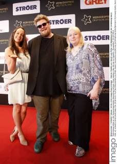 Gianna Chanel und David Lutz Miller mit Begleitung bei der Verleihung des 6. Webvideopreises an die herausragendsten deutschsprachigen Internetstars des Jahres im Castello. Düsseldorf, 04.06.2016 Foto:xC.xHardtx xFuturexImage