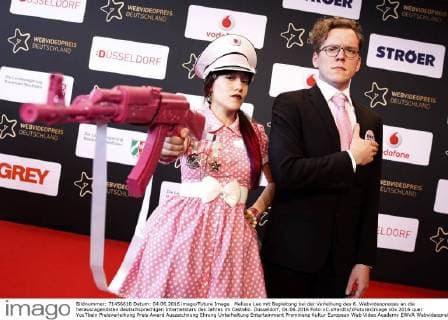 Melissa Lee mit Begleitung bei der Verleihung des 6. Webvideopreises an die herausragendsten deutschsprachigen Internetstars des Jahres im Castello. Düsseldorf, 04.06.2016 Foto:xC.xHardtx xFuturexImage